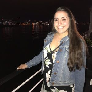 Meet your Posher, Eleni